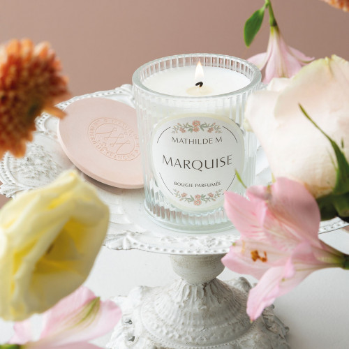 Scented Candle Intemporelles en Fleurs 145 g - Fruits des Bois Scented Candle Intemporelles en Fleurs 145 g - Fruits des Bois