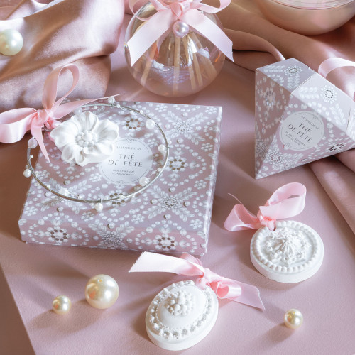Pouch of 3 Scented Decorations Fête Nacrée - Thé de Fête